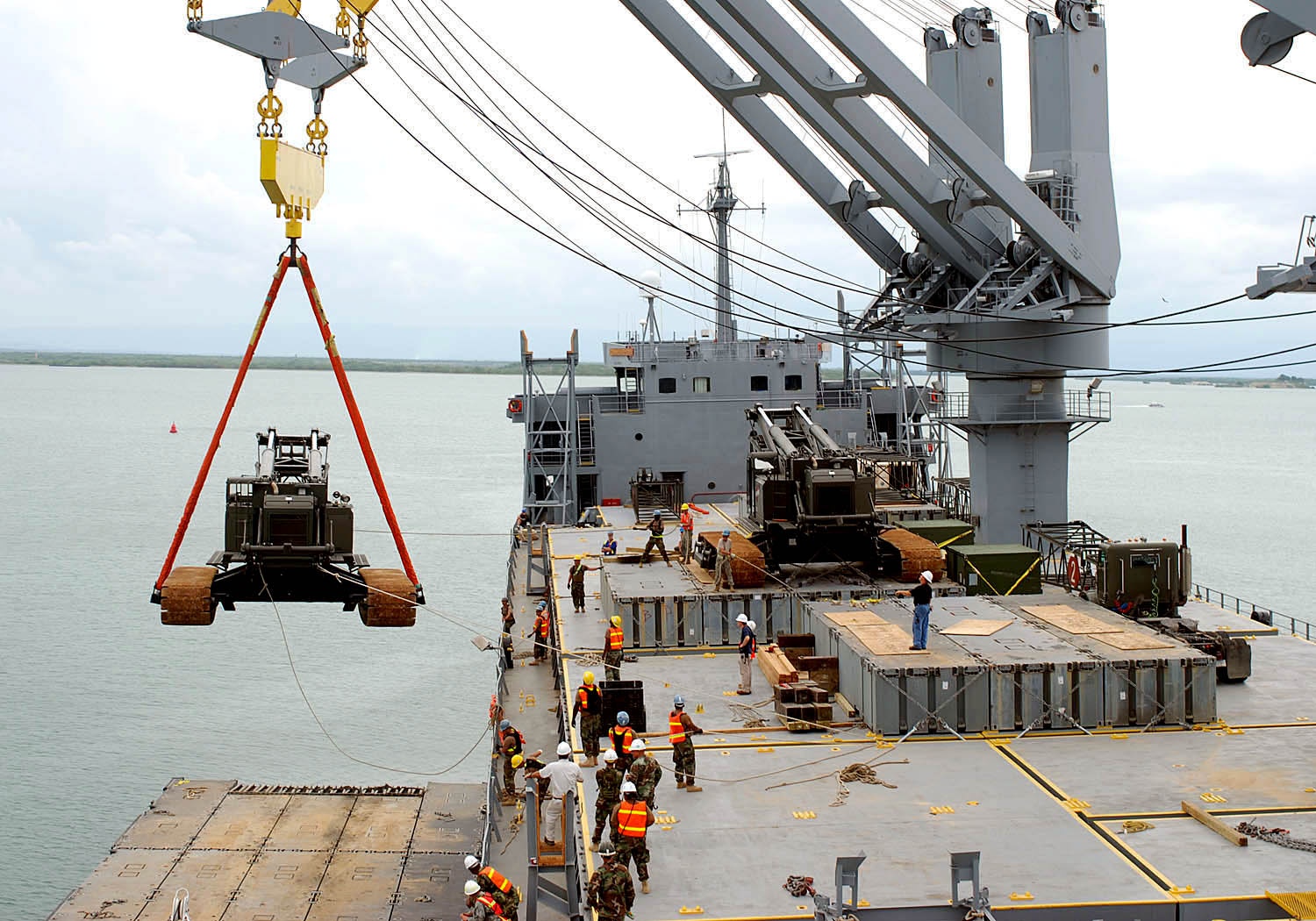 Active Pendulation Control (APC) for cargo cranes